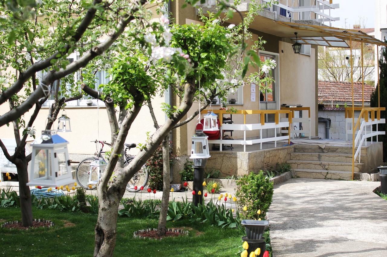 Sarac Hostel Peje Exterior photo